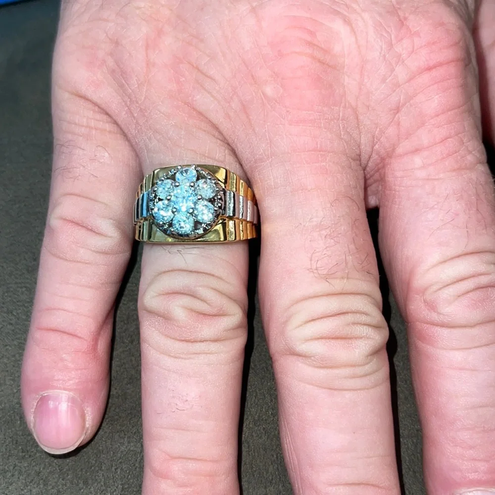 Men’s gold ring